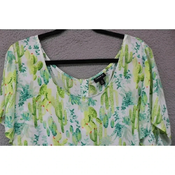 Torrid Silky Short Sleeve Blouse-Size 3X-Cactus-Back Buttons-Chiffon - Picture 2 of 9